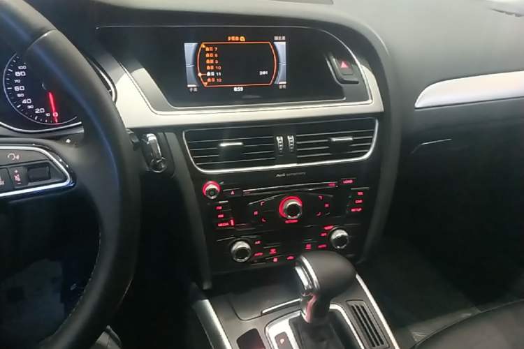 Used Audi A4L 2015 45 TFSI quattro Individual Sport Edition Audio And AC Panel