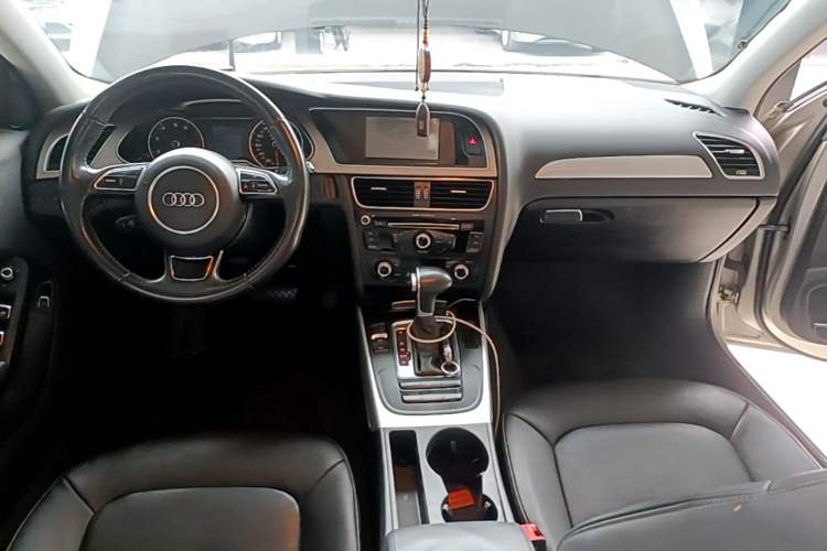 Used Audi A4L 2015 35 TFSI Automatic Standard Model Center Console