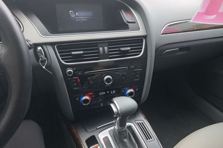Used Audi A4L 2015 35 TFSI Automatic Comfort Model Center Console