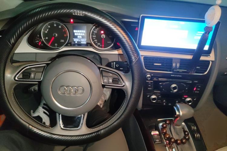 Used Audi A4L 2015 35 TFSI Automatic Comfort Model Center Console