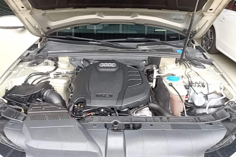 Used Audi A4L 2015 35 TFSI Automatic Standard Model Engine Bay