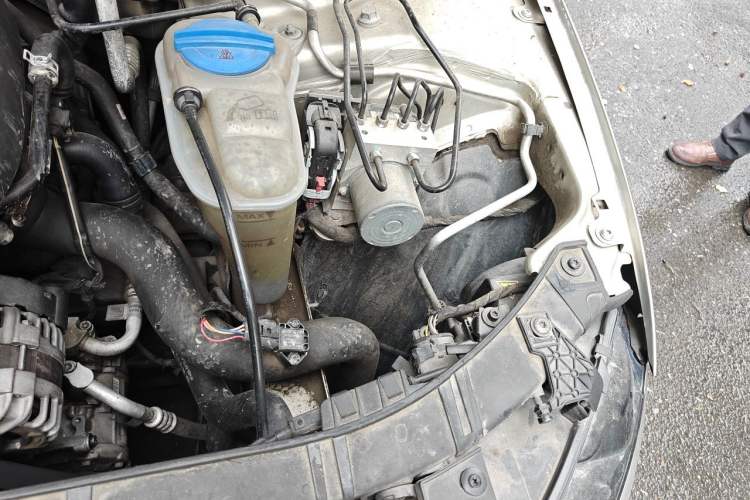 Used Audi A4L 2015 35 TFSI Automatic Standard Model Engine Bay Left