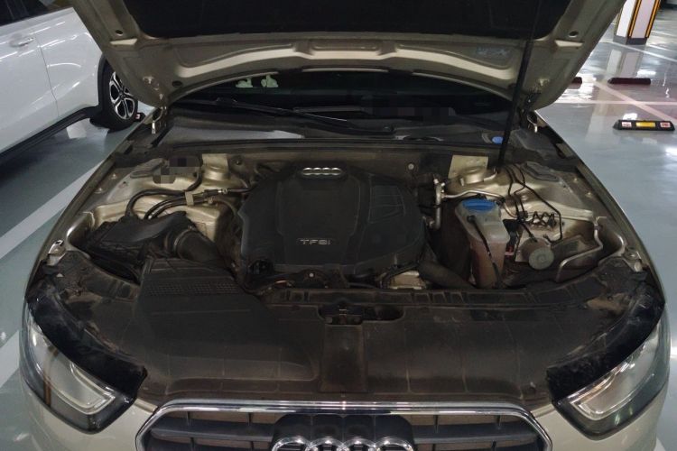 Used Audi A4L 2015 35 TFSI Automatic Standard Model Engine Bay