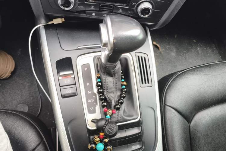 Used Audi A4L 2015 35 TFSI Automatic Standard Model Gear Lever