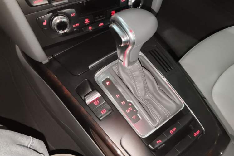 Used Audi A4L 2015 35 TFSI Automatic Comfort Model Gear Lever