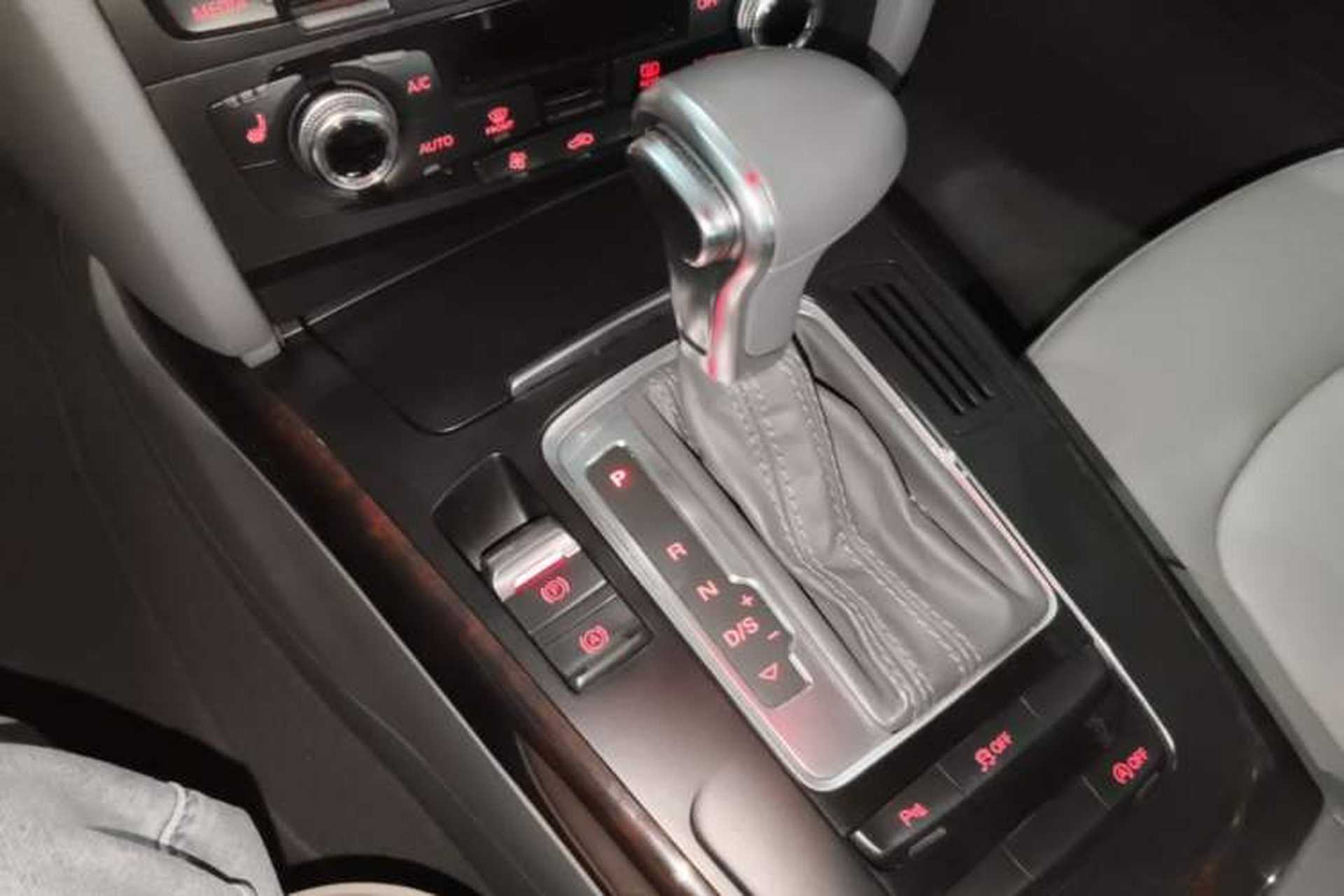 Used Audi A4L 2015 35 TFSI Automatic Comfort Model Gear Lever