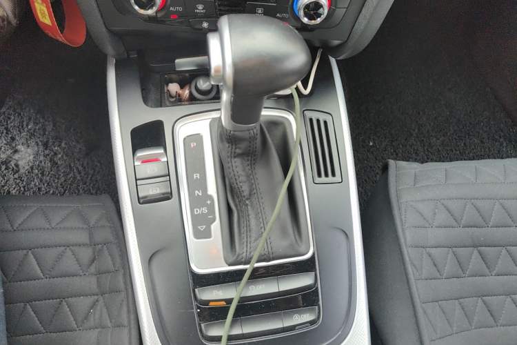 Used Audi A4L 2015 35 TFSI Automatic Standard Model Gear Lever