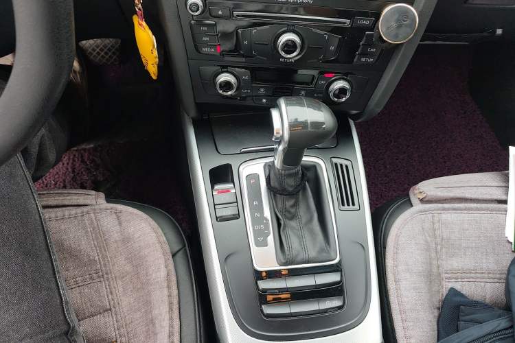 Used Audi A4L 2015 35 TFSI Automatic Standard Model Gear Lever