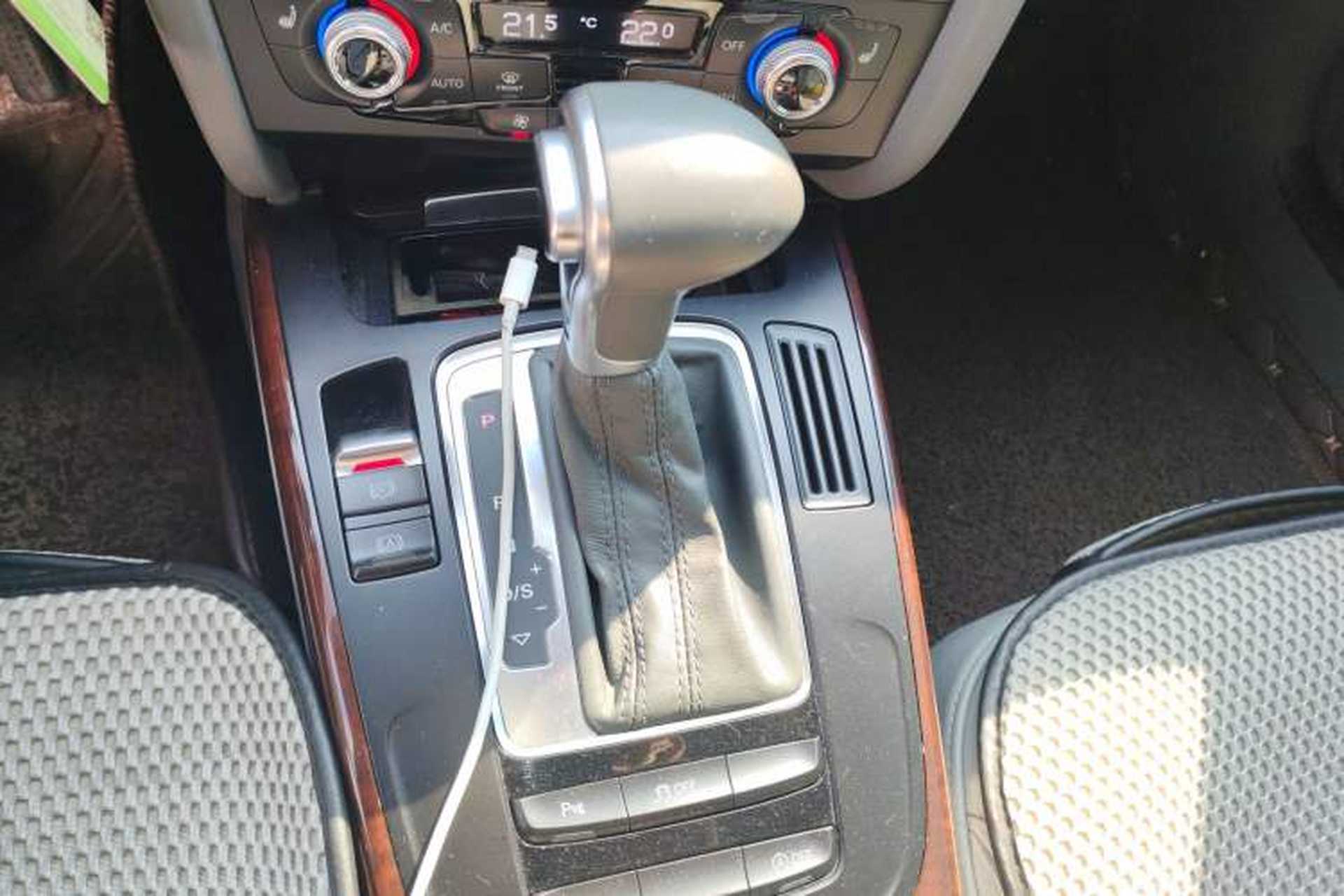 Used Audi A4L 2015 35 TFSI Automatic Comfort Model Gear Lever