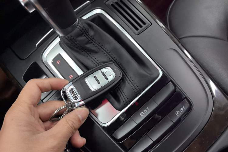 Used Audi A4L 2015 30 TFSI Automatic Comfort Model Interior 1
