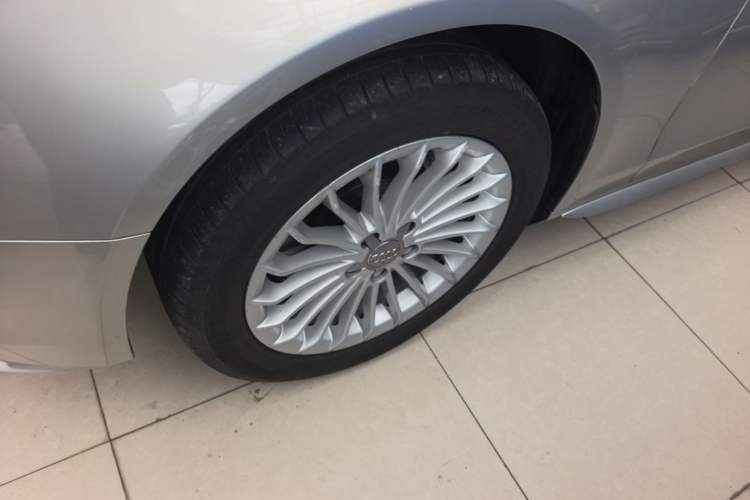 Used Audi A4L 2015 35 TFSI Automatic Comfort Model Left Front Wheel Hub
