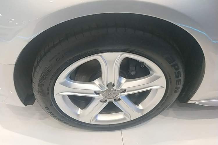 Used Audi A4L 2015 45 TFSI quattro Individual Sport Edition Left Front Wheel Hub