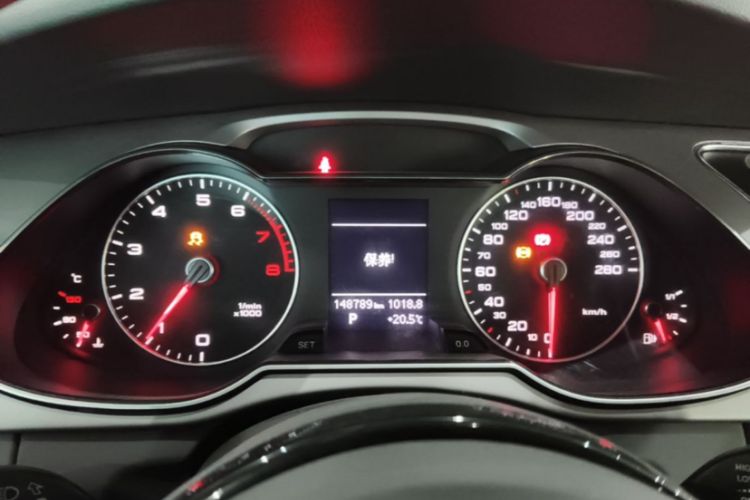 Used Audi A4L 2015 35 TFSI Automatic Comfort Model Odometer Close Up