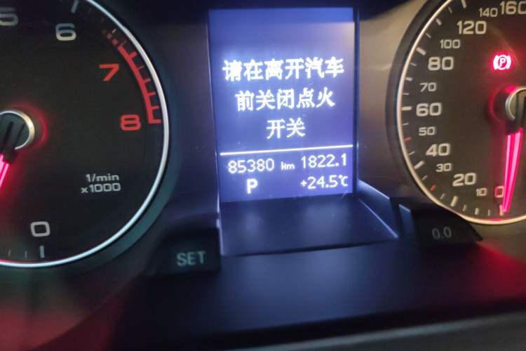 Used Audi A4L 2015 35 TFSI Automatic Comfort Model Odometer Close Up