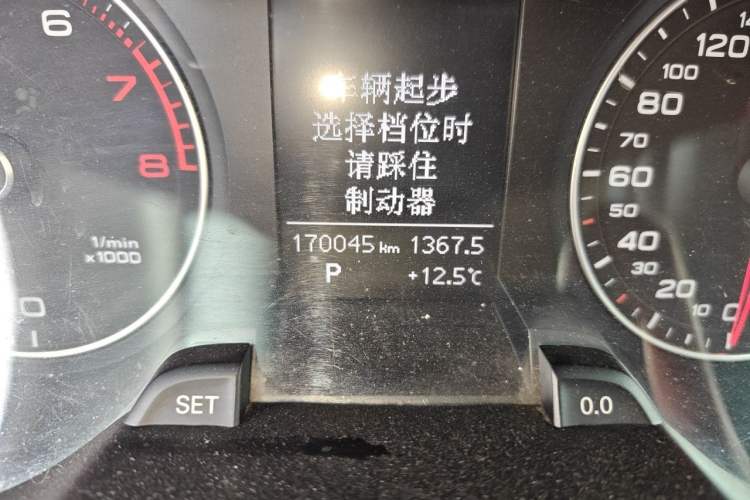 Used Audi A4L 2015 35 TFSI Automatic Standard Model Odometer Close Up