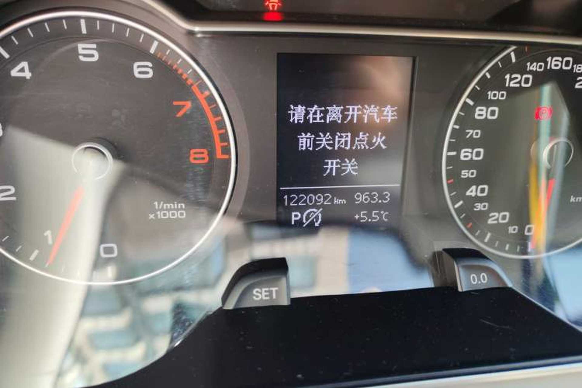 Used Audi A4L 2015 35 TFSI Automatic Comfort Model Odometer Close Up