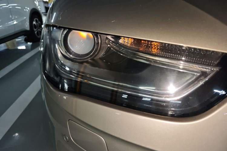 Used Audi A4L 2015 35 TFSI Automatic Standard Model Right Front Headlight