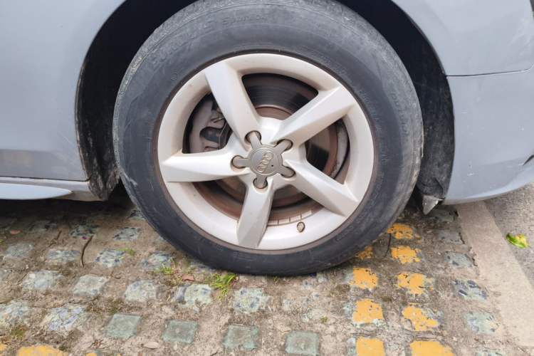 Used Audi A4L 2015 35 TFSI Automatic Standard Model Right Front Wheel Hub