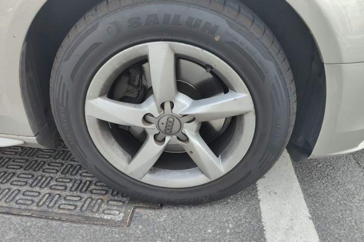 Used Audi A4L 2015 35 TFSI Automatic Standard Model Right Front Wheel Hub