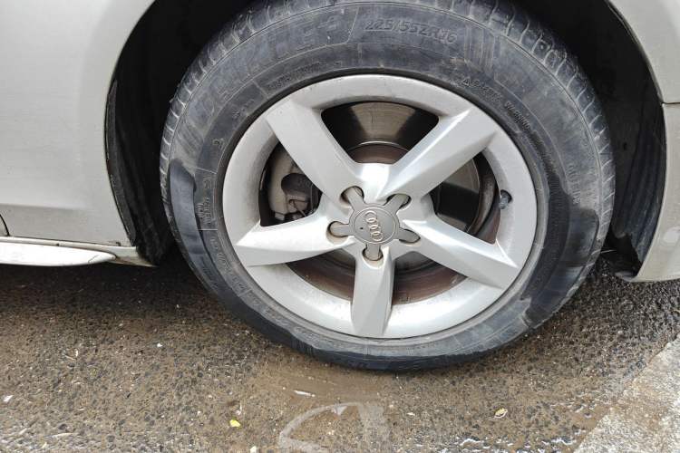Used Audi A4L 2015 35 TFSI Automatic Standard Model Right Front Wheel Hub