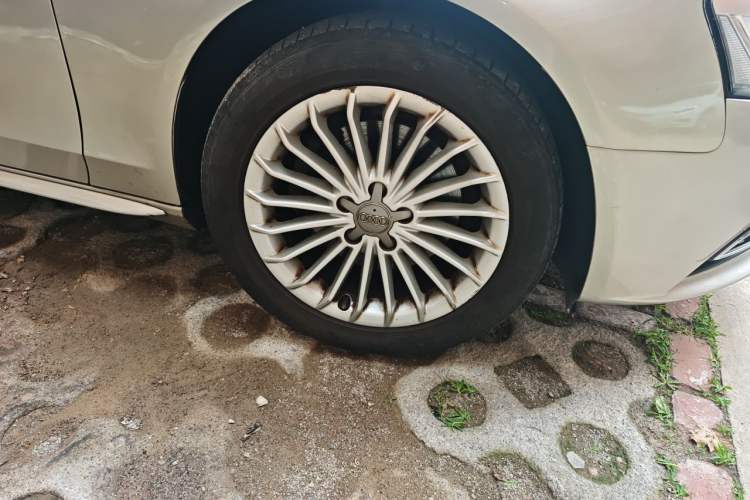 Used Audi A4L 2015 35 TFSI Automatic Comfort Model Right Front Wheel Hub