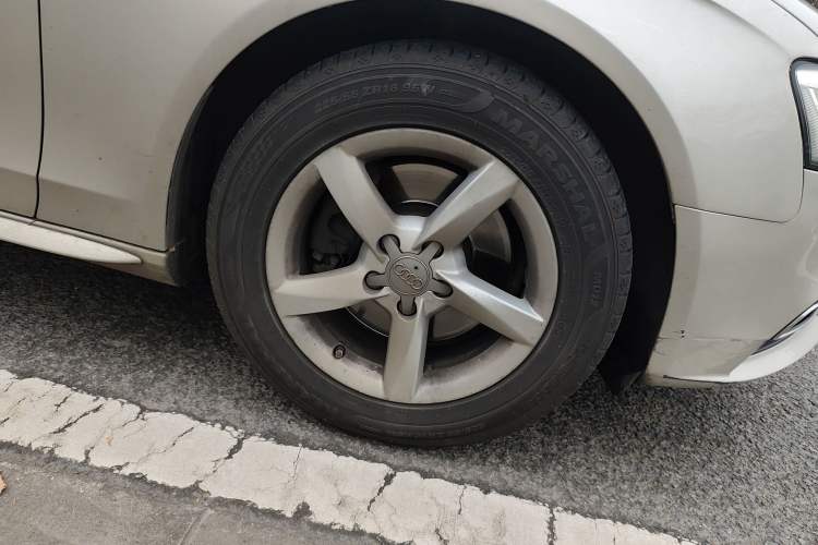 Used Audi A4L 2015 35 TFSI Automatic Standard Model Right Front Wheel Hub