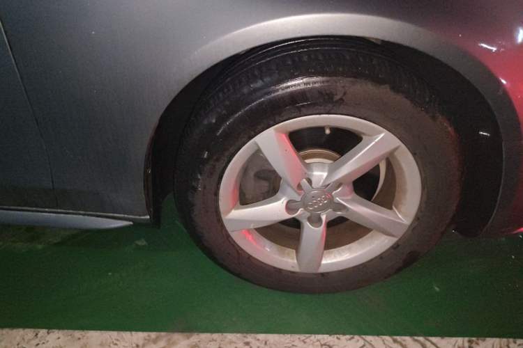 Used Audi A4L 2015 35 TFSI Automatic Standard Model Right Front Wheel Hub