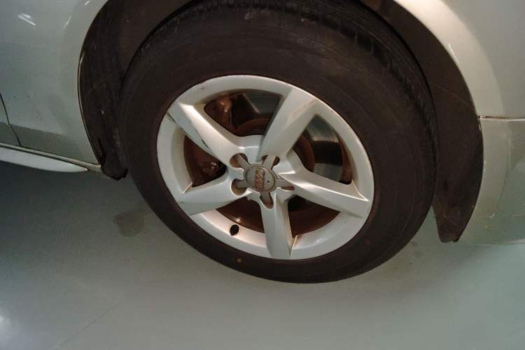 Used Audi A4L 2015 35 TFSI Automatic Standard Model Right Front Wheel Hub