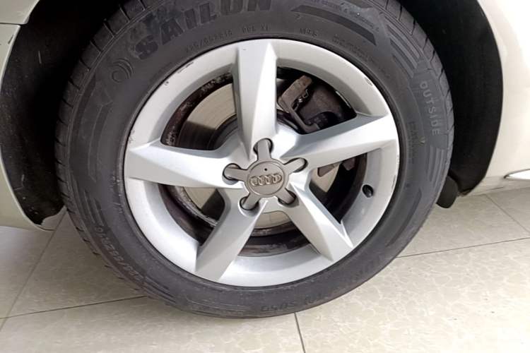 Used Audi A4L 2015 35 TFSI Automatic Standard Model Right Rear Wheel Hub
