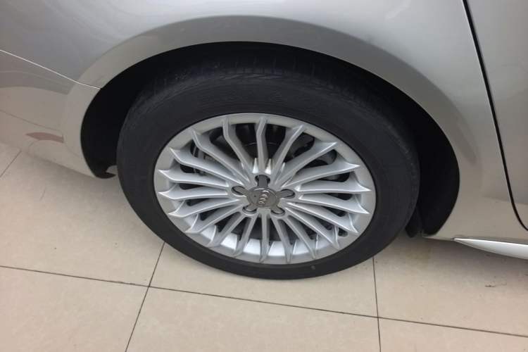 Used Audi A4L 2015 35 TFSI Automatic Comfort Model Right Rear Wheel Hub