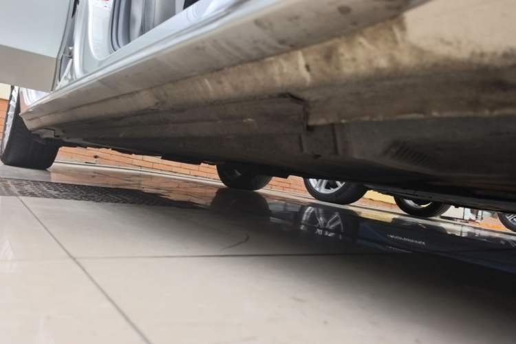 Used Audi A4L 2015 35 TFSI Automatic Comfort Model Right Side Sill