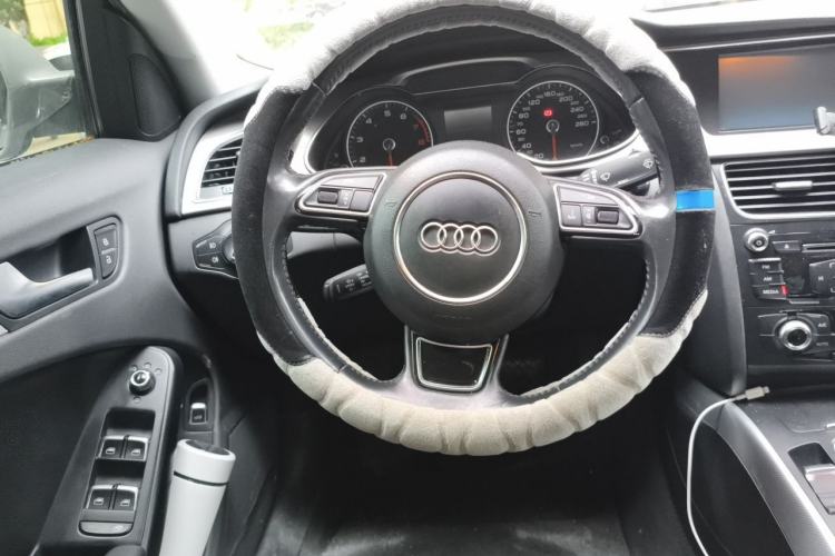 Used Audi A4L 2015 35 TFSI Automatic Standard Model Steering Wheel