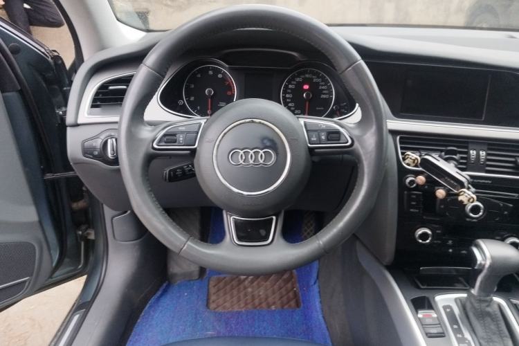 Used Audi A4L 2015 35 TFSI Automatic Standard Model Steering Wheel