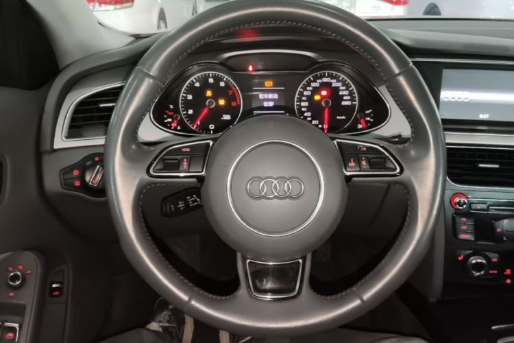 Used Audi A4L 2015 35 TFSI Automatic Comfort Model Steering Wheel