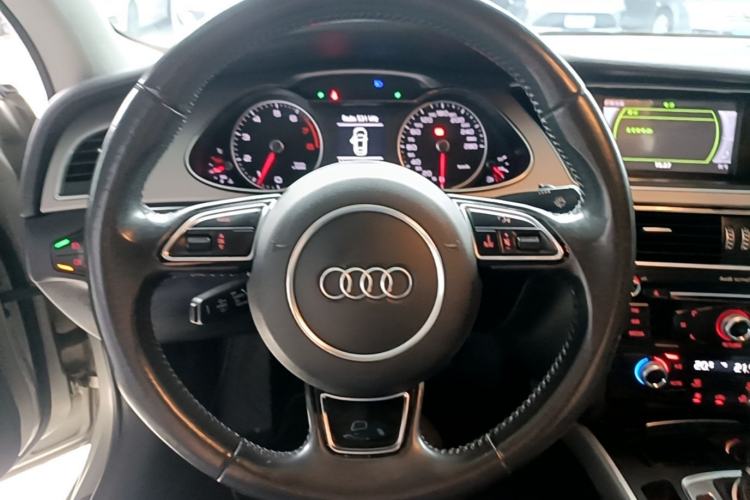Used Audi A4L 2015 35 TFSI Automatic Standard Model Steering Wheel