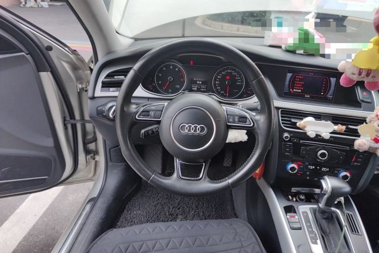 Used Audi A4L 2015 35 TFSI Automatic Standard Model Steering Wheel