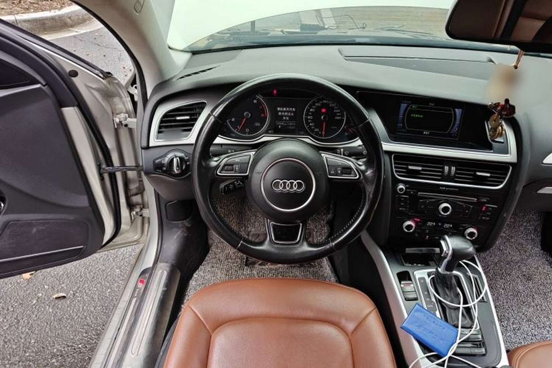 Used Audi A4L 2015 35 TFSI Automatic Standard Model Steering Wheel