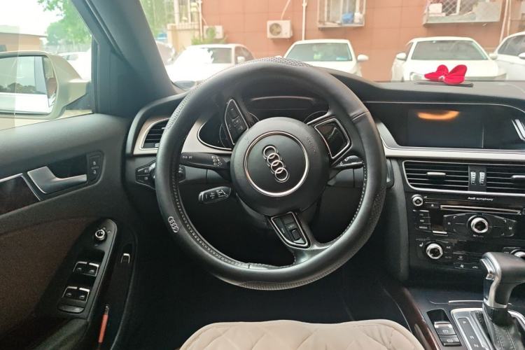 Used Audi A4L 2015 35 TFSI Automatic Comfort Model Steering Wheel
