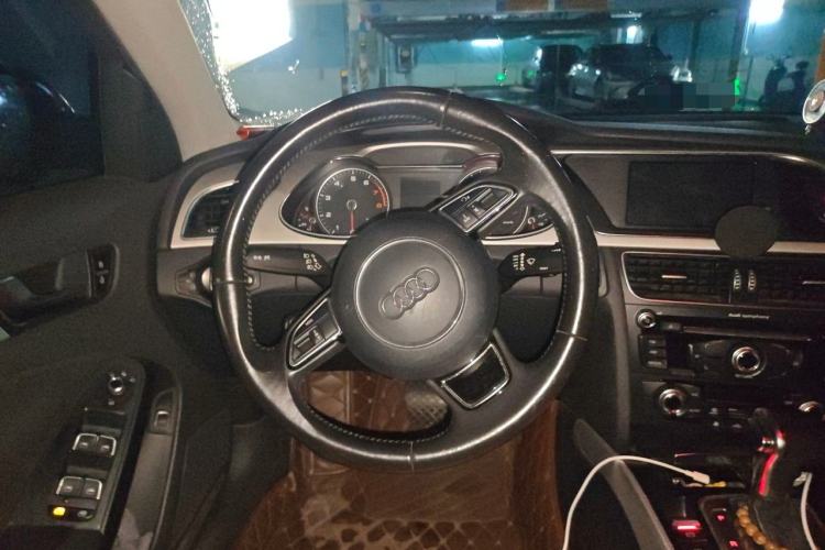 Used Audi A4L 2015 35 TFSI Automatic Standard Model Steering Wheel