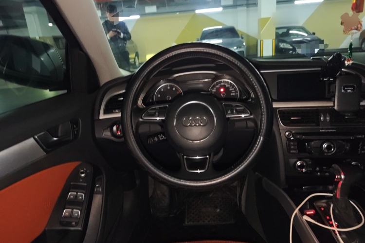 Used Audi A4L 2015 35 TFSI Automatic Standard Model Steering Wheel