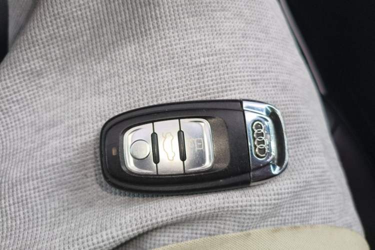 Used Audi A4L 2015 35 TFSI Automatic Standard Model Vehicle Key