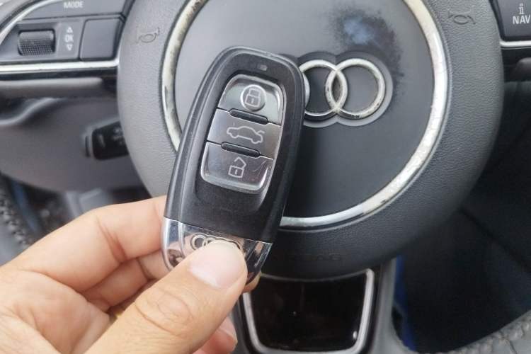 Used Audi A4L 2015 35 TFSI Automatic Standard Model Vehicle Key