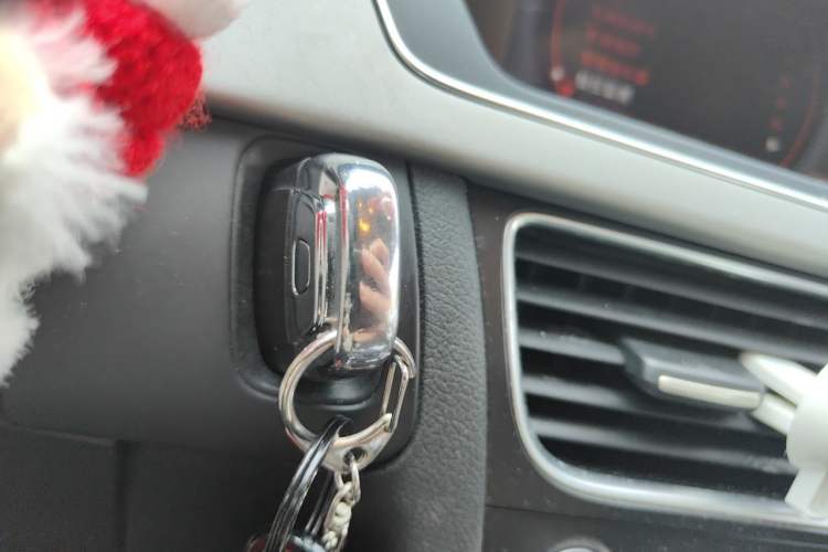 Used Audi A4L 2015 35 TFSI Automatic Standard Model Vehicle Key