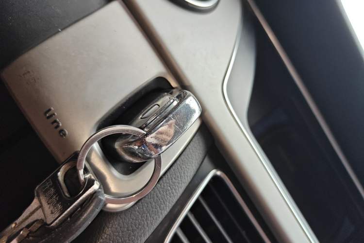 Used Audi A4L 2015 35 TFSI Automatic Standard Model Vehicle Key