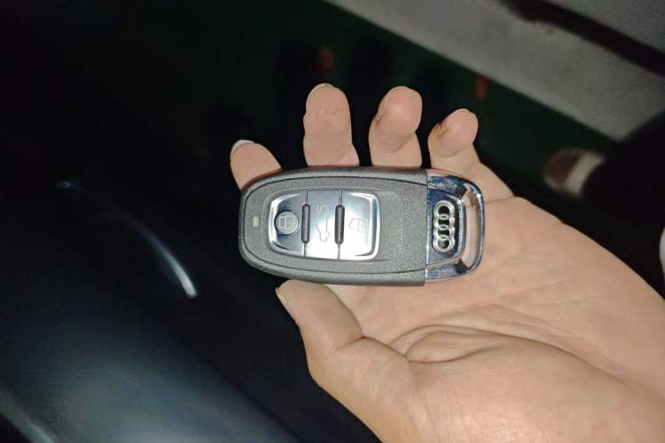 Used Audi A4L 2015 35 TFSI Automatic Standard Model Vehicle Key