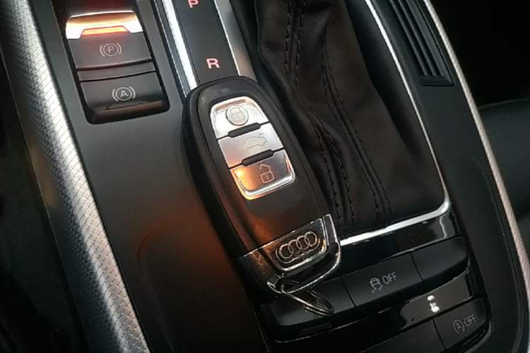 Used Audi A4L 2015 45 TFSI quattro Individual Sport Edition Vehicle Key