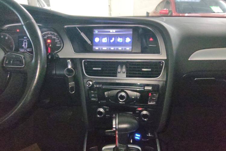 Used Audi A4L 2015 35 TFSI Automatic Standard Model Audio And AC Panel