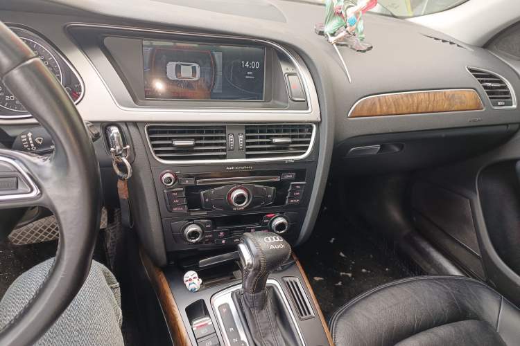 Used Audi A4L 2015 35 TFSI Automatic Standard Model Audio And AC Panel
