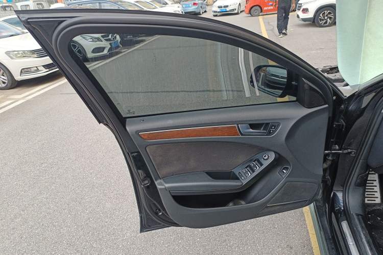 Used Audi A4L 2015 35 TFSI Automatic Standard Model Interior 7