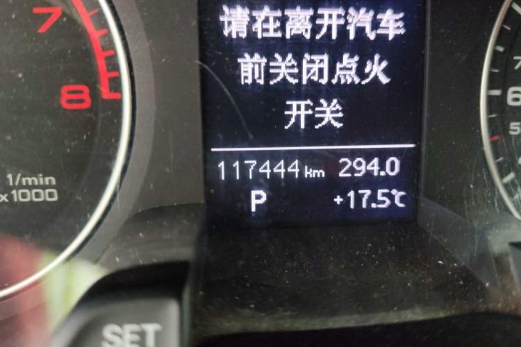Used Audi A4L 2015 35 TFSI Automatic Standard Model Odometer Close Up